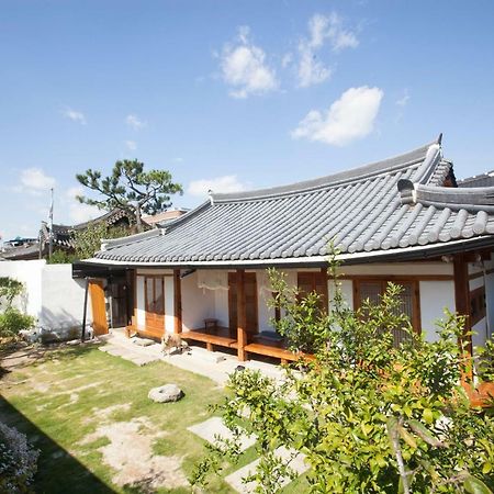 Ohnewwall Guesthouse Jeonju Luaran gambar
